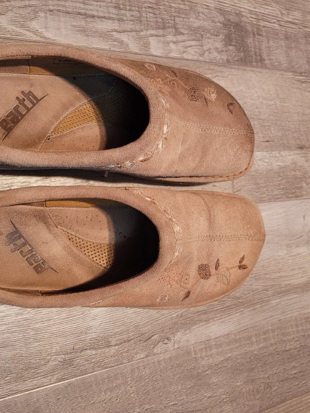 Earth Clogs, beige suede with floral embroidery, size 8